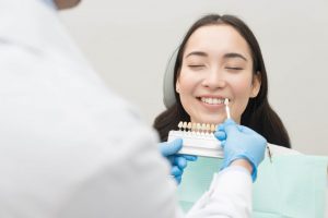 Bọc răng sứ giá bao nhiêu tiền? Nên chọn loại nào tốt nhất
