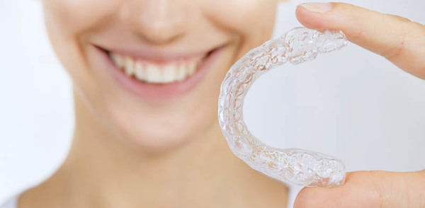 Niềng răng trong suốt có tính thẩm mỹ cao Niềng răng trong suốt có tính thẩm mỹ cao