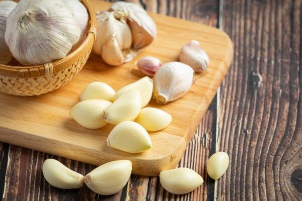 Tổng hợp những mẹo chữa đau răng dân gian hiệu quả và đơn giản Trị đau răng bằng tỏi