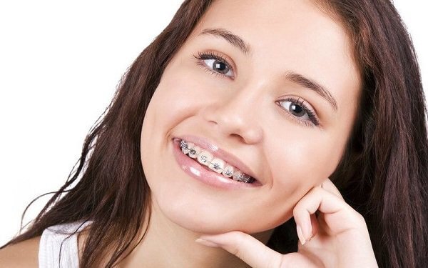 Bạn cũng có thể bị hóp má do thói quen ăn nhai Bạn cũng có thể bị hóp má do thói quen ăn nhai