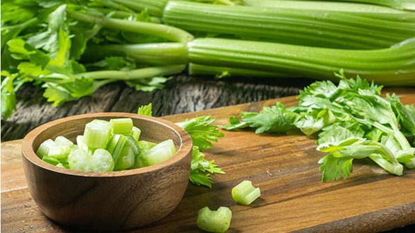 Cần tây chứa nhiều vitamin C Cần tây chứa nhiều vitamin C