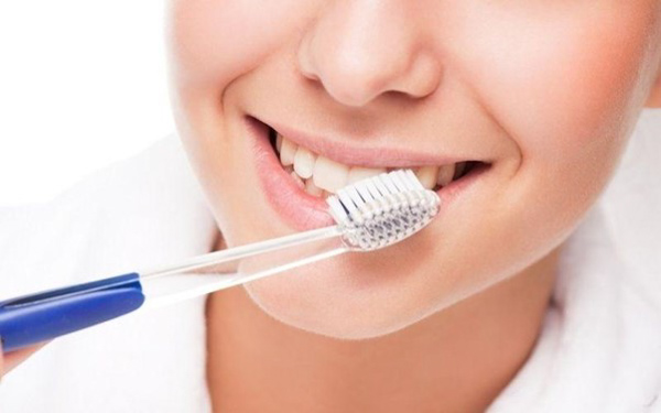 Hàm răng đẹp như thế nào? 10 Yếu tố quyết định răng đẹp? Vệ sinh răng miệng cẩn thận