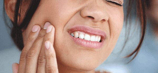Đau răng lâu dài sẽ ảnh hưởng đến sức khoẻ và đời sống của bản thân.