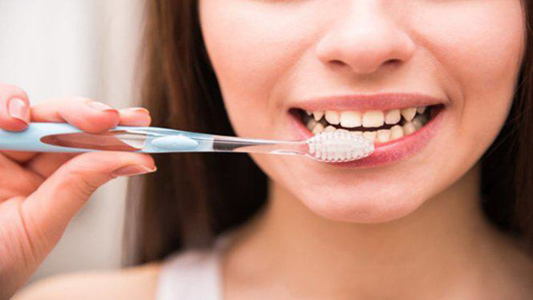 Chăm sóc răng miệng hàng ngày Chăm sóc răng miệng hàng ngày