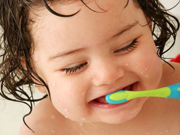 Vệ sinh răng miệng cho bé 1 tuổi rất quan trọng để giữ gìn sức khỏe răng miệng cho trẻ Vệ sinh răng miệng rất quan trọng để giữ gìn sức khỏe răng miệng cho trẻ