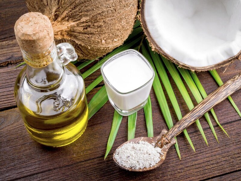 Sử dụng dầu dừa là mẹo chữa nhiệt miệng đơn giản Sử dụng dầu dừa là mẹo chữa nhiệt miệng đơn giản giúp giảm đau và nhanh khỏi hơn