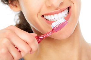 Vệ sinh răng miệng thường xuyên ngăn ngừa hôi miệng