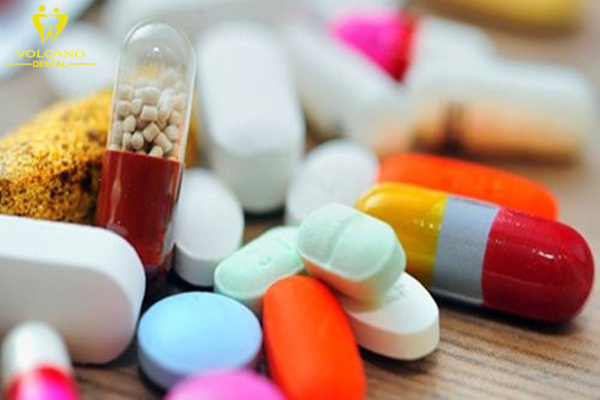 Có nhiều loại thuốc giảm đau khi răng khôn mọc nhưng cần lưu ý và tham khảo ý kiến bác sĩ trước khi sử dụng