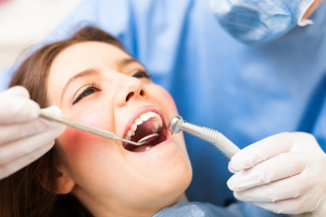 Lấy chỉ máu răng là gì? Có đau không và tốn bao nhiêu tiền?