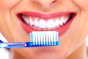 Cách vệ sinh răng miệng sau khi nhổ răng khôn an toàn