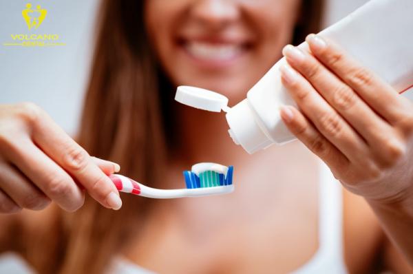Chăm sóc răng miệng tốt là cách để tránh răng bị vàng