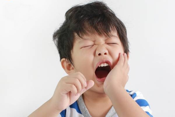 Răng sữa bị mòn là vấn đề thường gặp ở trẻ nhỏ khi cha mẹ không chú ý