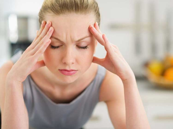 Một trong những triệu chứng đặc trưng của áp xe má là đau nửa đầu Một trong những triệu chứng đặc trưng của áp xe má là đau nửa đầu