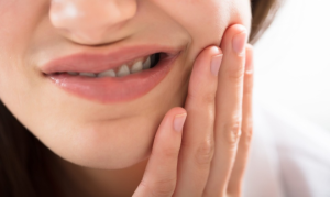 Trám răng xong bị ê buốt: Nguyên nhân và cách khắc phục