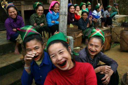 Cách nhuộm răng đen người đồng bào Thái ở tại Việt Nam