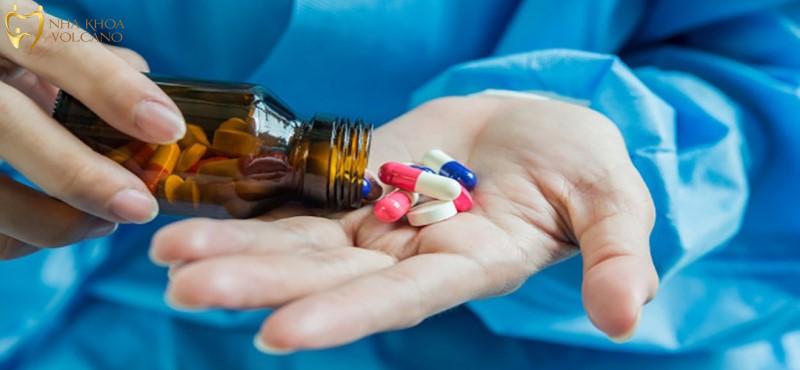 Sử dụng thuốc chống viêm và giảm đau Sử dụng thuốc chống viêm và giảm đau